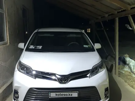 Toyota Sienna 2013 года за 12 500 000 тг. в Бейнеу