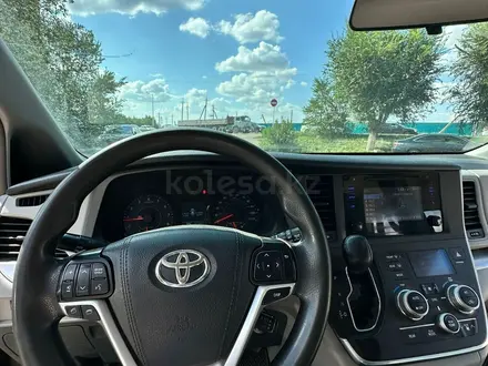 Toyota Sienna 2015 года за 13 200 000 тг. в Актобе – фото 11