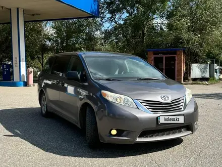 Toyota Sienna 2015 года за 13 200 000 тг. в Актобе – фото 2