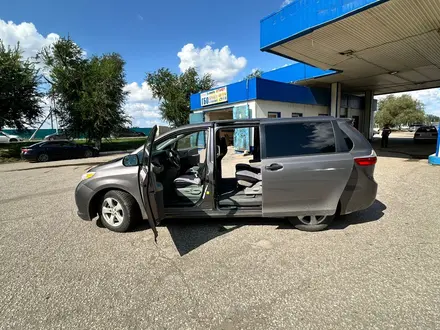 Toyota Sienna 2015 года за 13 200 000 тг. в Актобе – фото 6