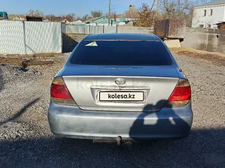 Toyota Camry 2004 года за 4 100 000 тг. в Актобе – фото 17