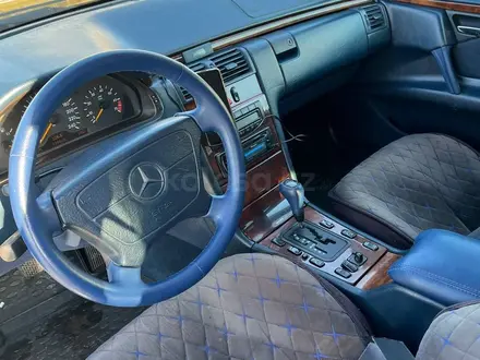 Mercedes-Benz E 240 1997 года за 3 100 000 тг. в Кокшетау – фото 4