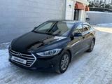 Hyundai Elantra 2018 годаfor7 770 000 тг. в Алматы – фото 2