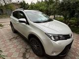 Toyota RAV4 2015 года за 9 000 000 тг. в Уральск