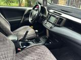 Toyota RAV4 2015 года за 9 000 000 тг. в Уральск – фото 5