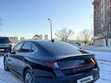 Hyundai Sonata 2022 годаfor11 500 000 тг. в Астана – фото 2