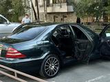 Mercedes-Benz S 320 1999 года за 4 500 000 тг. в Талдыкорган – фото 2