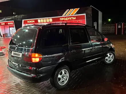 Volkswagen Sharan 1997 года за 2 800 000 тг. в Караганда – фото 3