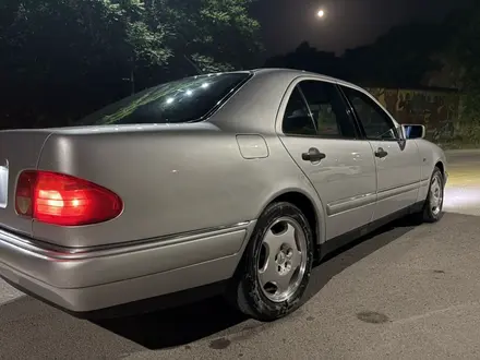 Mercedes-Benz E 320 1997 года за 3 300 000 тг. в Шымкент – фото 3