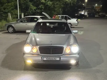 Mercedes-Benz E 320 1997 года за 3 300 000 тг. в Шымкент – фото 10