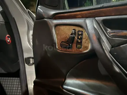 Mercedes-Benz E 320 1997 года за 3 300 000 тг. в Шымкент – фото 18