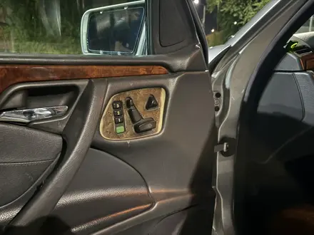 Mercedes-Benz E 320 1997 года за 3 300 000 тг. в Шымкент – фото 19