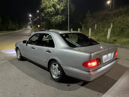 Mercedes-Benz E 320 1997 года за 3 300 000 тг. в Шымкент – фото 2