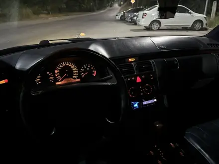 Mercedes-Benz E 320 1997 года за 3 300 000 тг. в Шымкент – фото 21