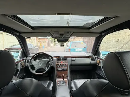 Mercedes-Benz E 320 1997 года за 3 300 000 тг. в Шымкент – фото 25