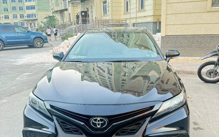 Toyota Camry 2021 года за 9 500 000 тг. в Актау