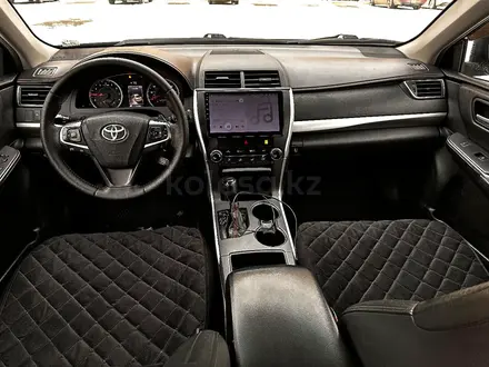 Toyota Camry 2015 года за 9 400 000 тг. в Актобе – фото 11