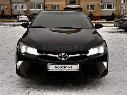 Toyota Camry 2015 года за 9 400 000 тг. в Актобе – фото 5