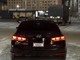 Hyundai Elantra 2017 года за 6 000 000 тг. в Актобе – фото 2