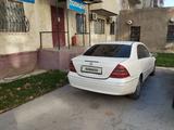 Mercedes-Benz C 200 2000 года за 2 500 000 тг. в Шымкент – фото 2