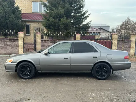 Toyota Camry 2000 года за 3 500 000 тг. в Астана – фото 4