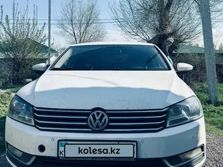 Volkswagen Passat 2014 года за 5 500 000 тг. в Есик – фото 6