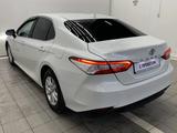 Toyota Camry 2020 года за 14 700 000 тг. в Костанай – фото 2