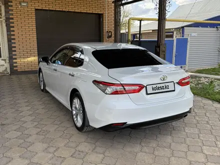 Toyota Camry 2020 года за 15 000 000 тг. в Уральск – фото 3