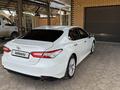 Toyota Camry 2020 годаүшін15 000 000 тг. в Уральск – фото 4