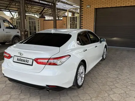 Toyota Camry 2020 года за 15 000 000 тг. в Уральск – фото 4