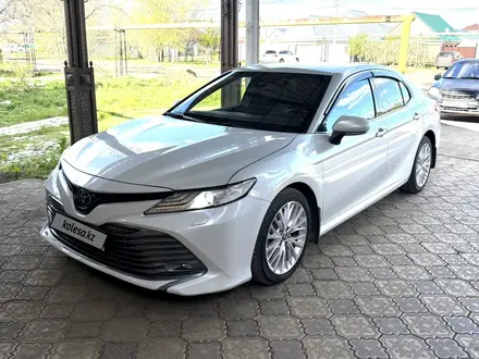 Toyota Camry 2020 года за 15 000 000 тг. в Уральск – фото 2