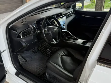 Toyota Camry 2020 года за 15 000 000 тг. в Уральск – фото 5