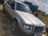 Mercedes-Benz E 220 1993 года за 1 900 000 тг. в Актобе – фото 2