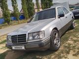 Mercedes-Benz E 220 1993 года за 1 900 000 тг. в Актобе