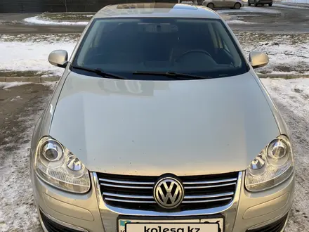 Volkswagen Jetta 2009 года за 4 100 000 тг. в Атырау – фото 3
