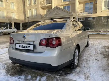 Volkswagen Jetta 2009 года за 4 100 000 тг. в Атырау – фото 4