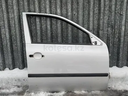 Дверь шкода октавия а4 за 25 000 тг. в Караганда