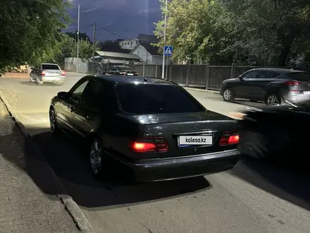 Mercedes-Benz E 320 2001 года за 6 300 000 тг. в Караганда – фото 3