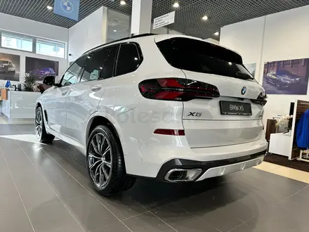 BMW X5 XDrive 40i 2023 года за 55 390 000 тг. в Атырау – фото 2