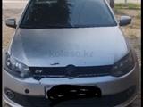 Volkswagen Polo 2011 года за 2 300 000 тг. в Атырау – фото 2