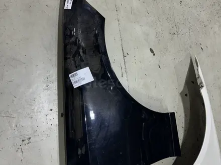 W218 крылья тестовые новые оригинальные в родном окрасе за 150 000 тг. в Алматы – фото 2