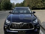 Toyota Highlander 2023 года за 31 000 000 тг. в Алматы