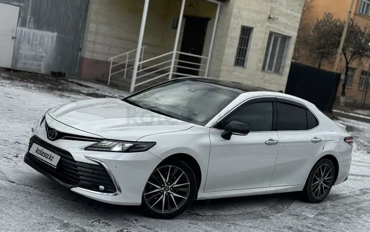 Toyota Camry 2022 года за 13 600 000 тг. в Шымкент