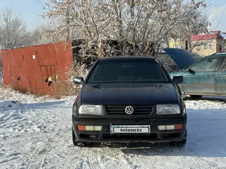 Volkswagen Vento 1994 года за 1 570 000 тг. в Караганда – фото 3