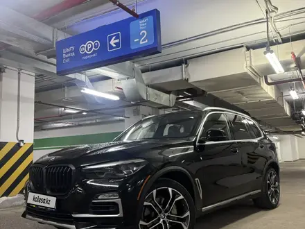 BMW X5 2021 года за 42 000 000 тг. в Уральск – фото 2