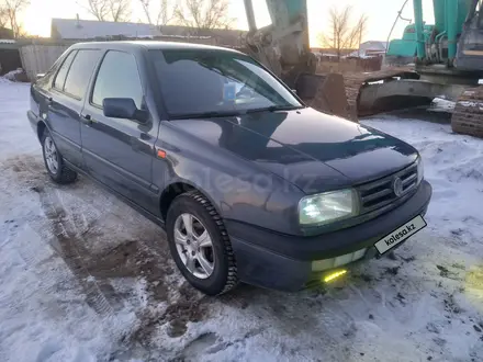 Volkswagen Vento 1995 года за 1 500 000 тг. в Актобе – фото 2