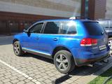 Volkswagen Touareg 2004 года за 5 000 000 тг. в Алматы – фото 2