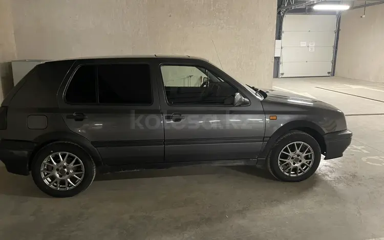 Volkswagen Golf 1993 года за 1 900 000 тг. в Астана