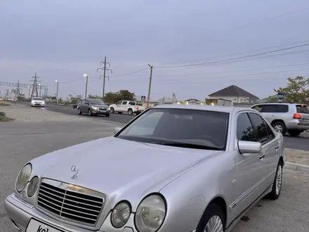 Mercedes-Benz E 320 1999 года за 4 450 000 тг. в Актау – фото 3