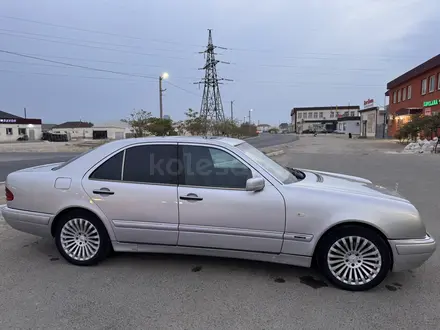 Mercedes-Benz E 320 1999 года за 4 450 000 тг. в Актау – фото 4